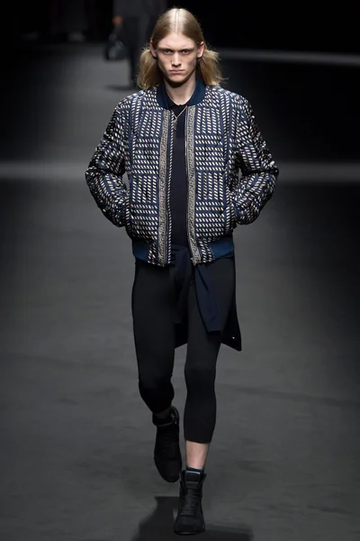 Look 32